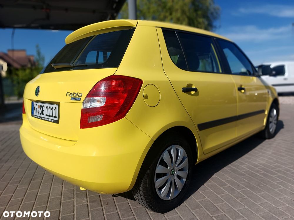 Skoda Fabia 1.2 HTP Cool Colour Edition - 2