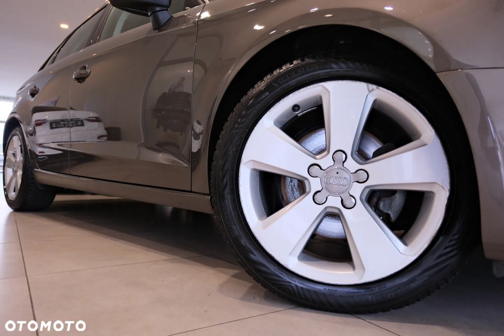 Audi A3 Sportback 1.6 TDI S tronic Ambiente - 6