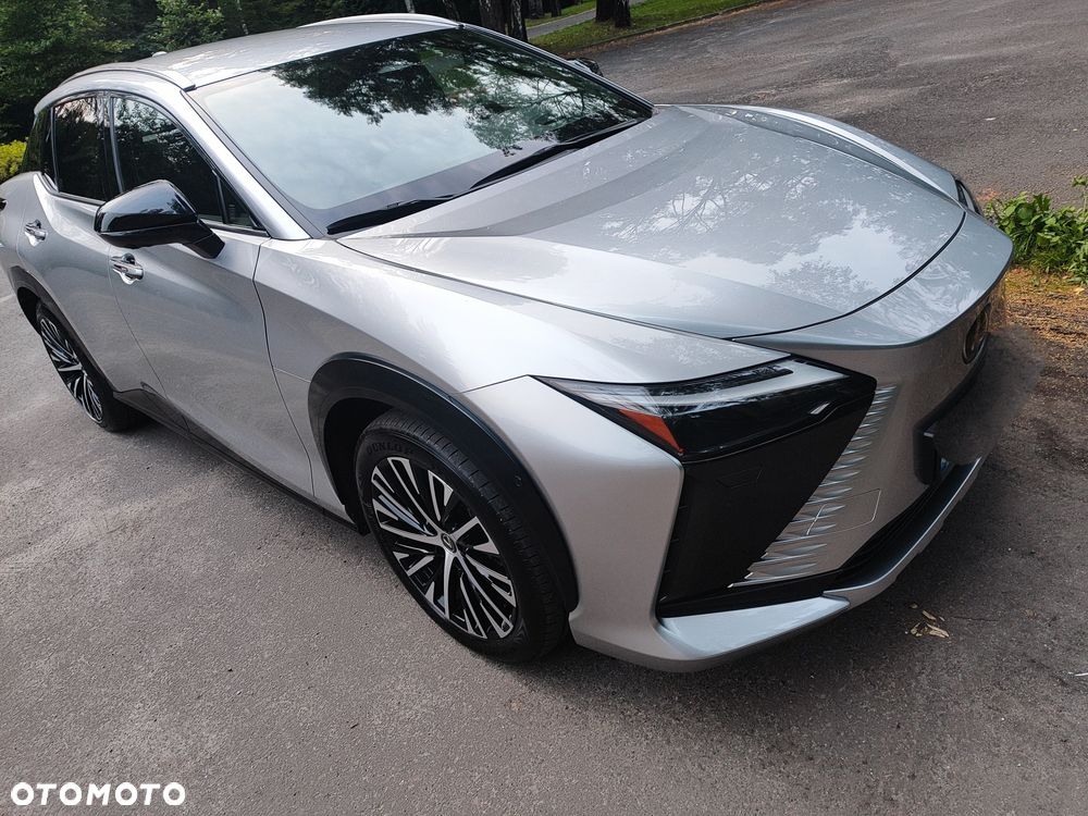 Lexus RZ - 2