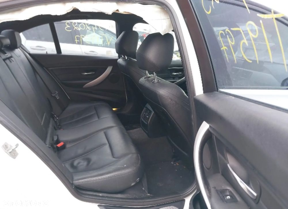 BMW Seria 3 328i xDrive - 12