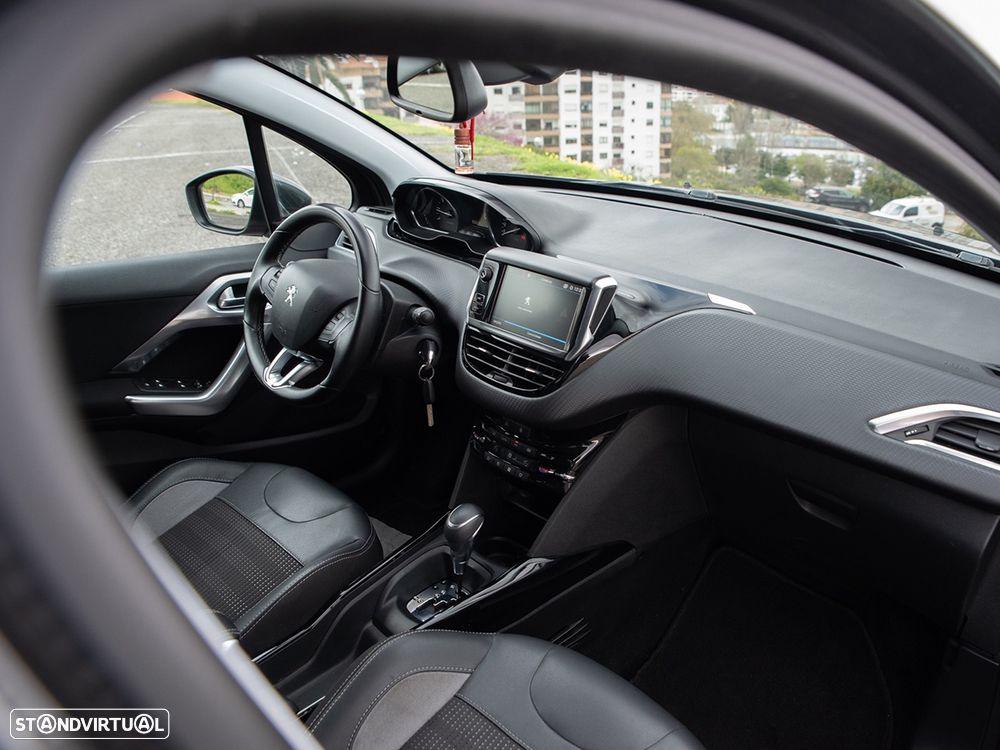 Peugeot 2008 1.2 PureTech Allure EAT6 - 9