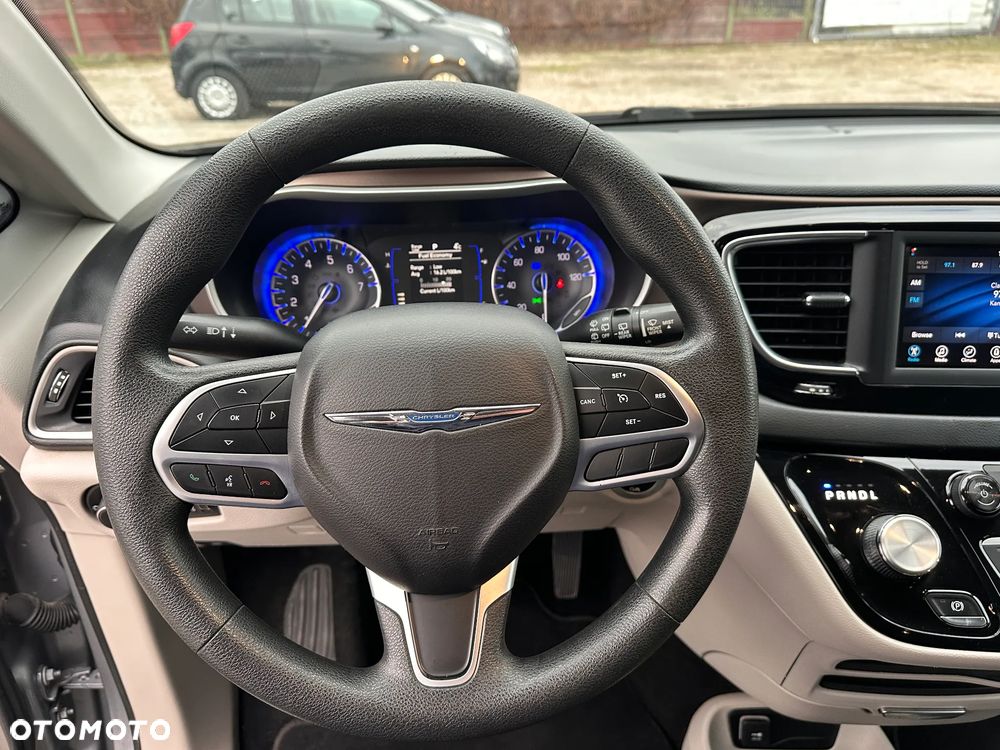 Chrysler Pacifica - 28