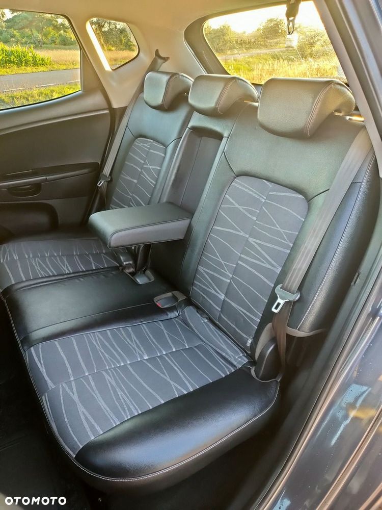 Kia Venga - 13