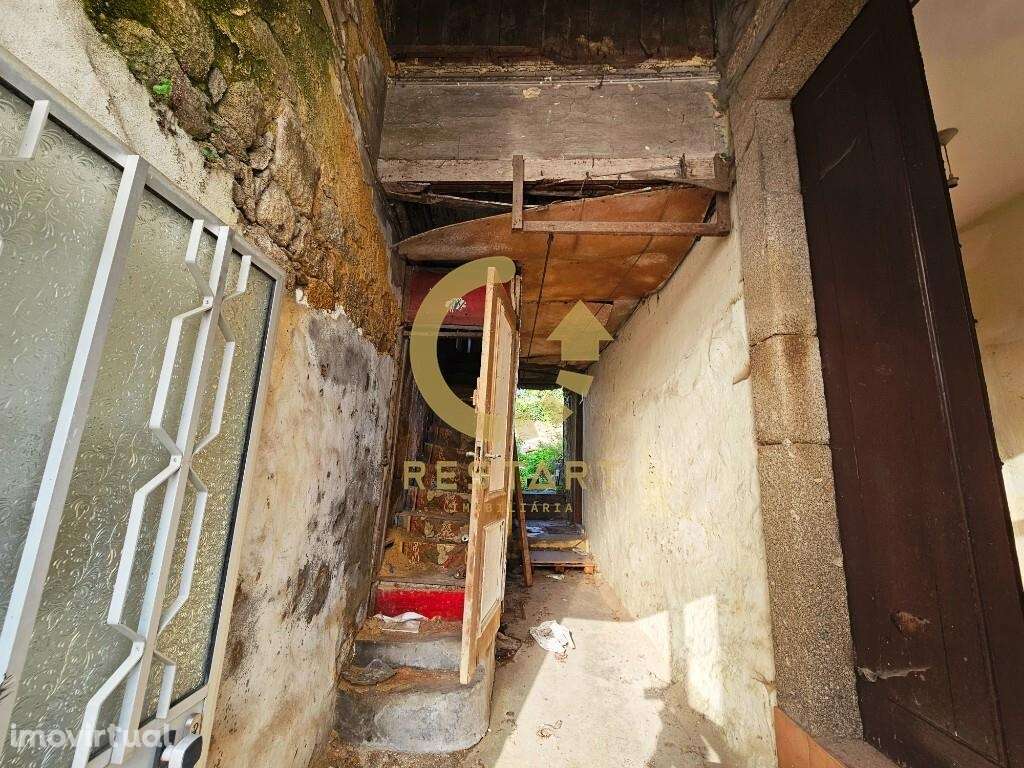 Moradia Térrea para Recuperar em Vilar do Paraíso – Vila Nova de Gaia - Grande imagem: 4/27