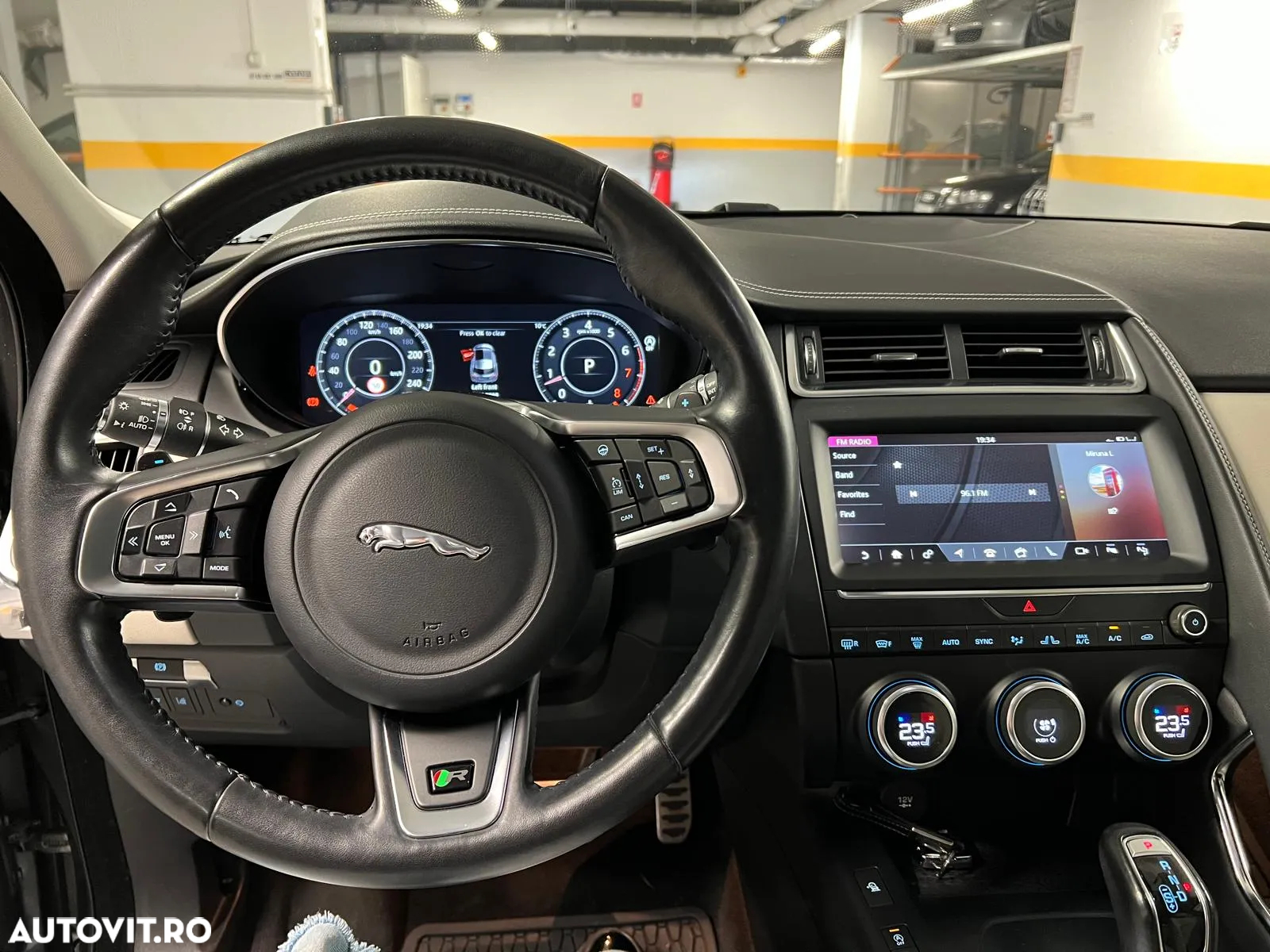Jaguar E-Pace P250 AWD R-Dynamic HSE - 9