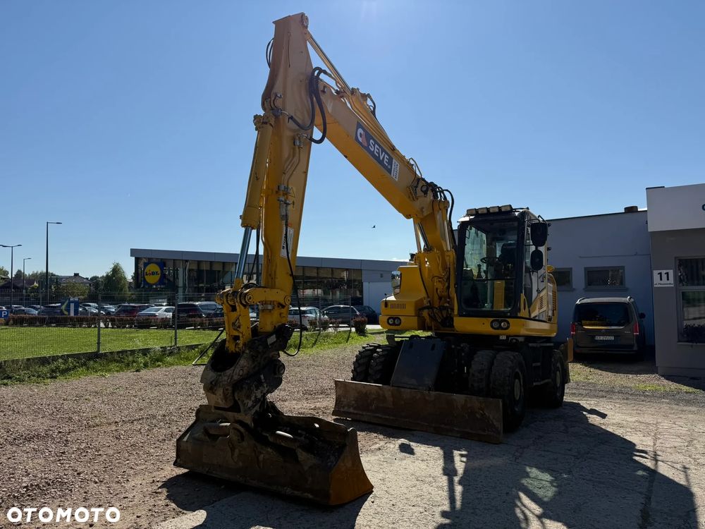 Komatsu PW 148 -11 - 12