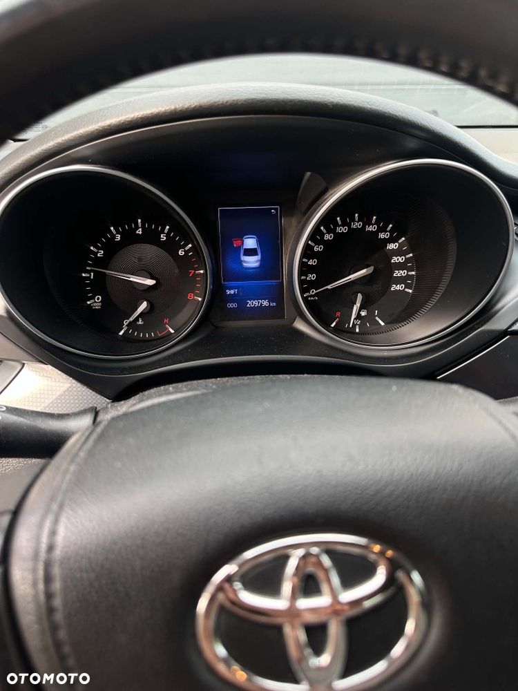 Toyota Avensis - 7