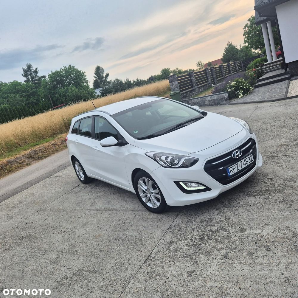 Hyundai i30 blue Kombi 1.4 Classic Navigation - 2