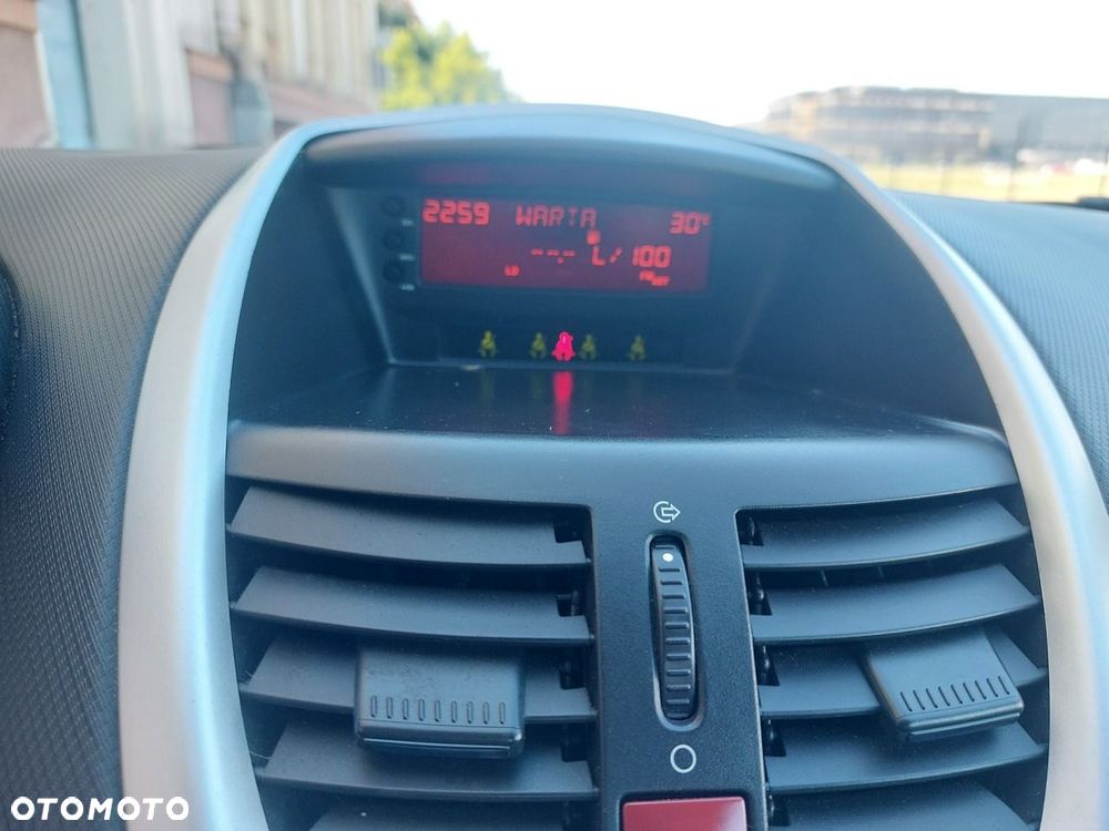 Peugeot 207 - 16
