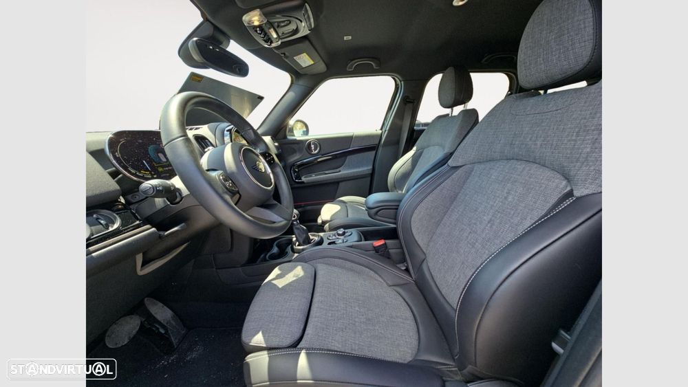 MINI Countryman Cooper SE Premium Classic Auto - 3