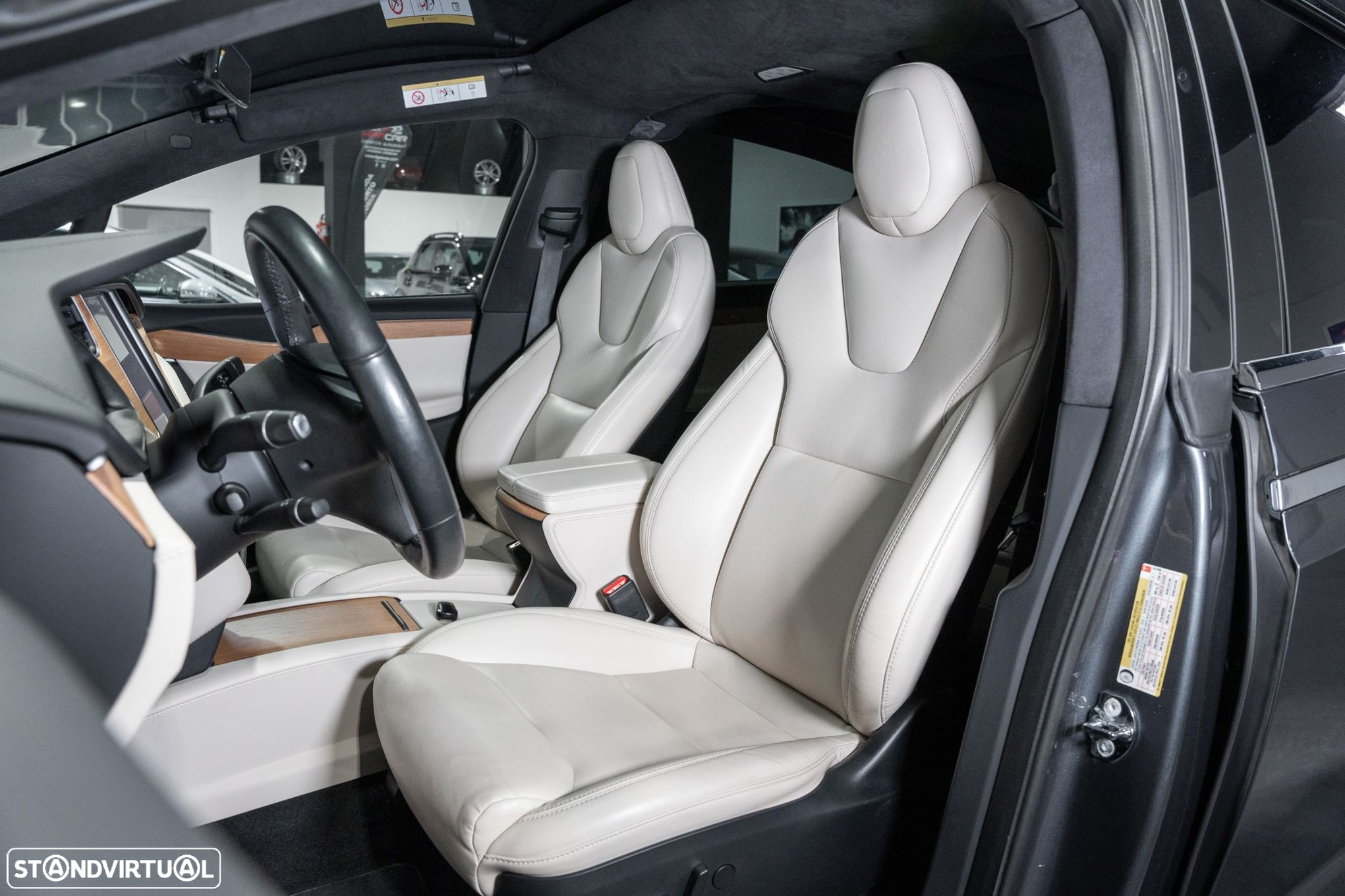 Tesla Model X - 32