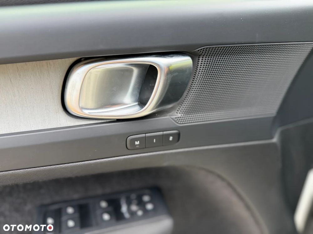 Volvo XC 40 B5 B AWD Geartronic RDesign - 12