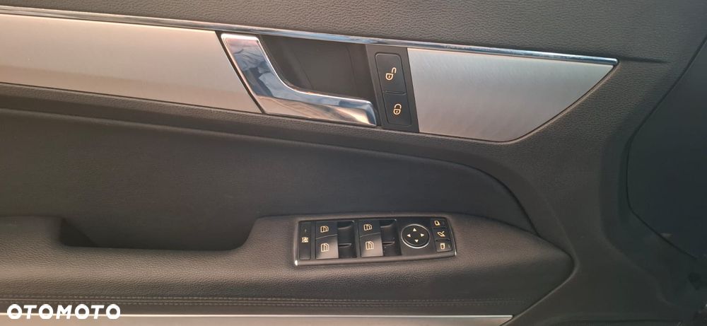 Mercedes-Benz Klasa E 250 CGI Coupe BlueEFFICIENCY Automatik Avantgarde - 15