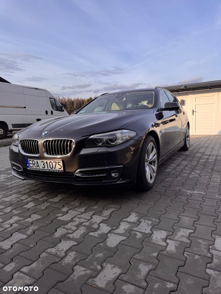 BMW Seria 5 525d Luxury Line - 2