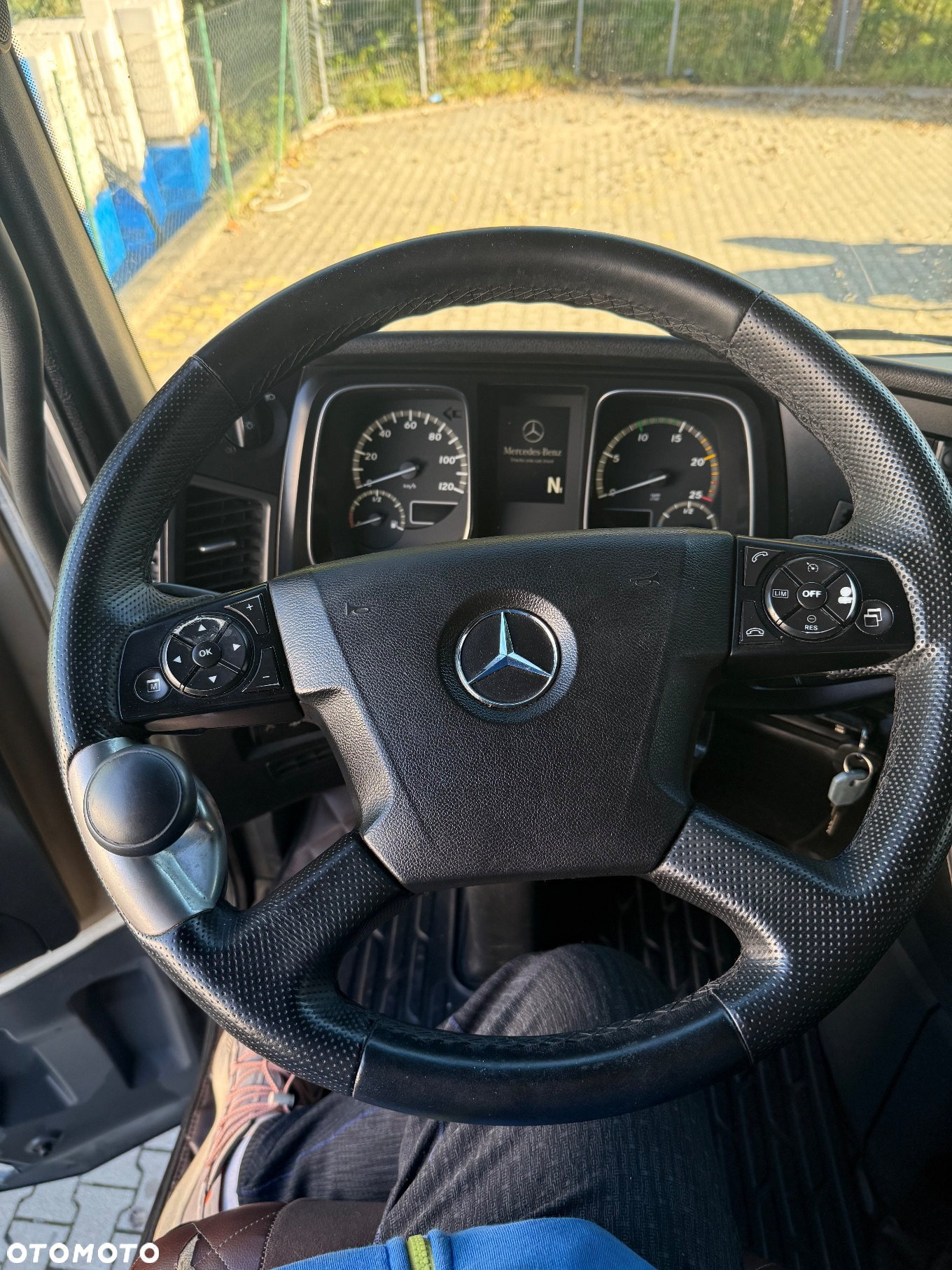 Mercedes-Benz ACTROS - 11