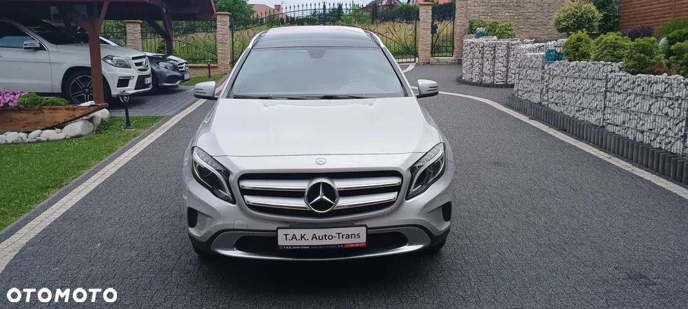 Mercedes-Benz GLA 250 4Matic 7G-DCT - 3