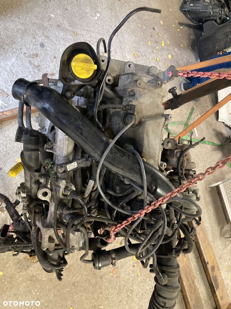 RENAULT CLIO III SILNIK 1.2 TCE D4FH786 - 2