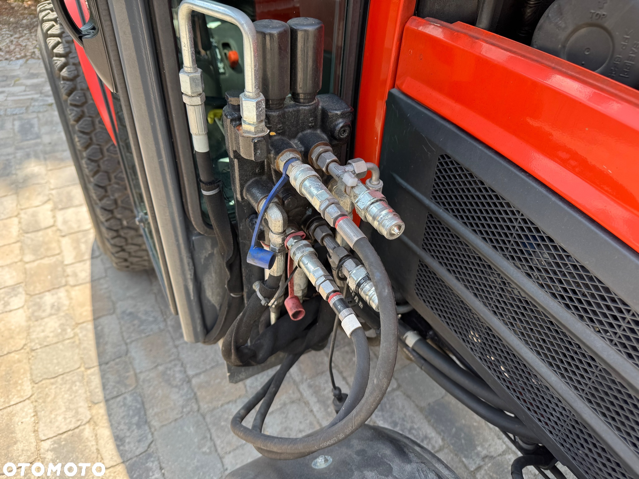 Kubota B 2530 - B5 4x4 Ciągnik Sadowniczy Pełne wyposażenie wszystkie przyłącza Klima Stan Unikatowy Nowy - 5