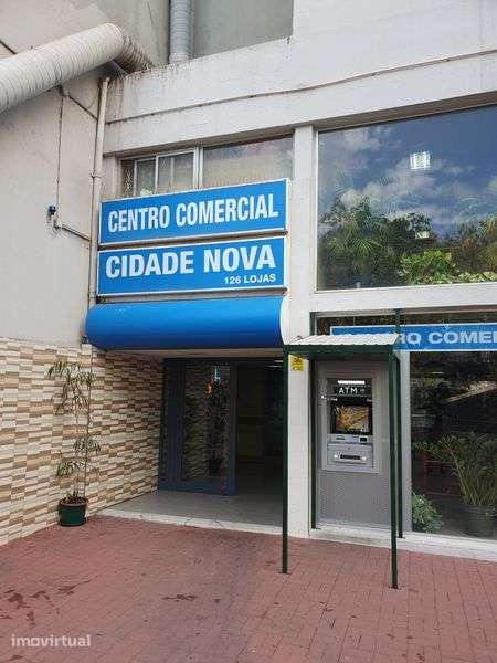 Loja para Arrendar em Santo António dos Cavaleiros – 1.000 €/Mês - Grande imagem: 4/9