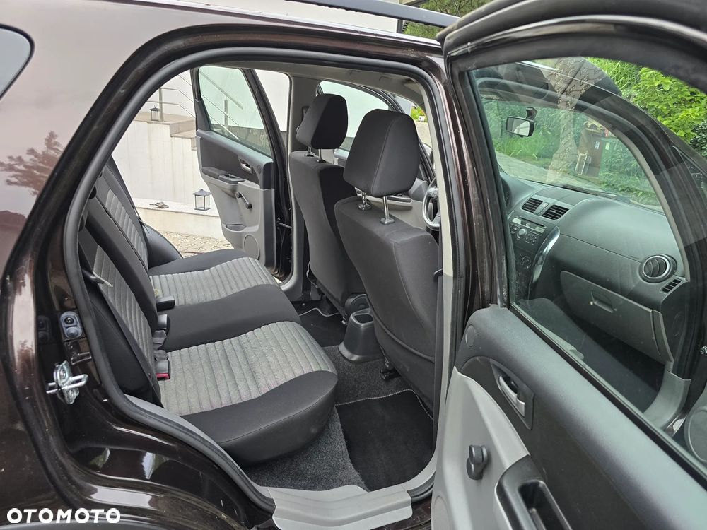 Suzuki SX4 1.6 Comfort Plus - 10