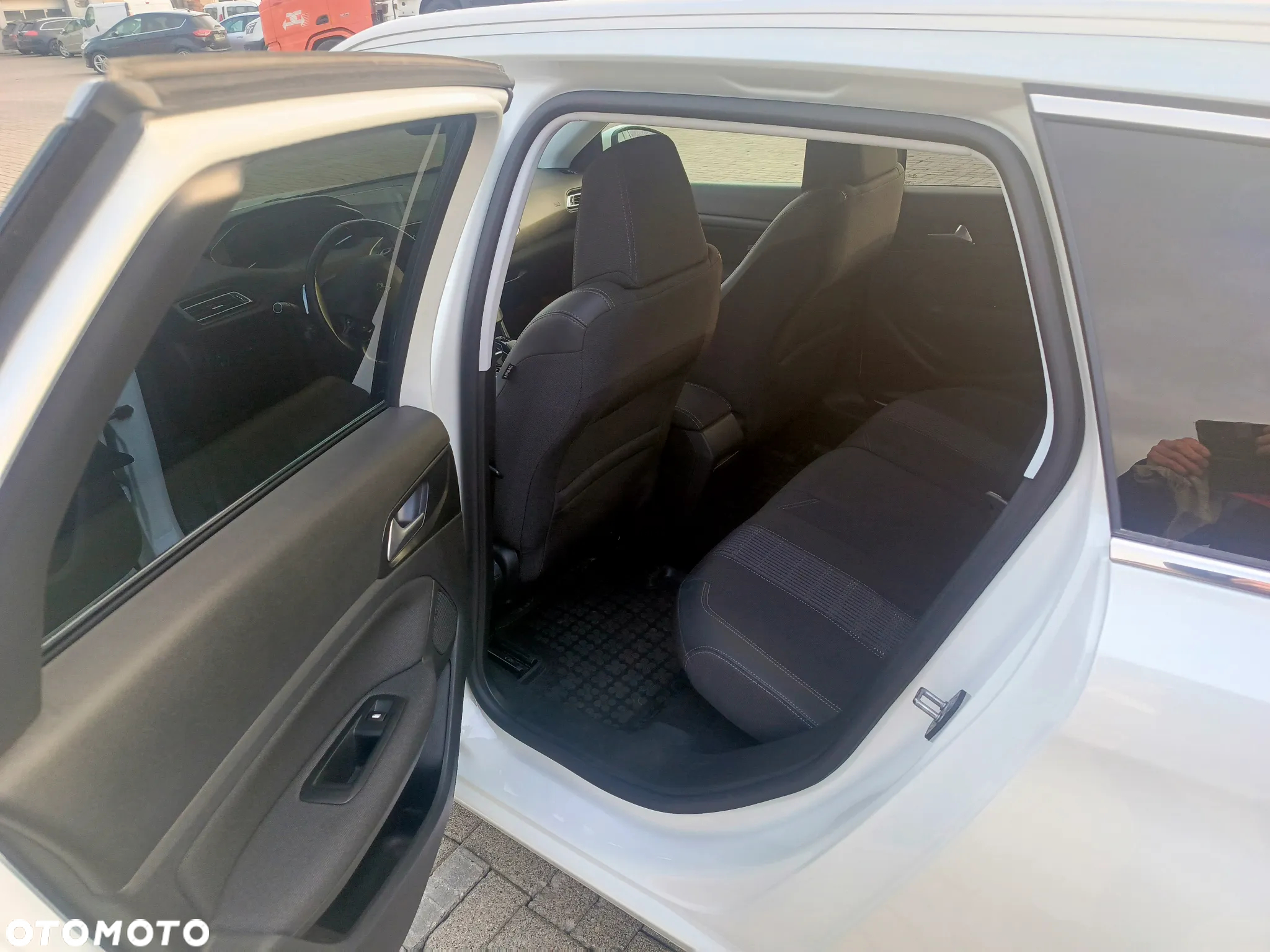 Peugeot 308 SW 1.5 BlueHDi Allure S&S EAT8 - 10