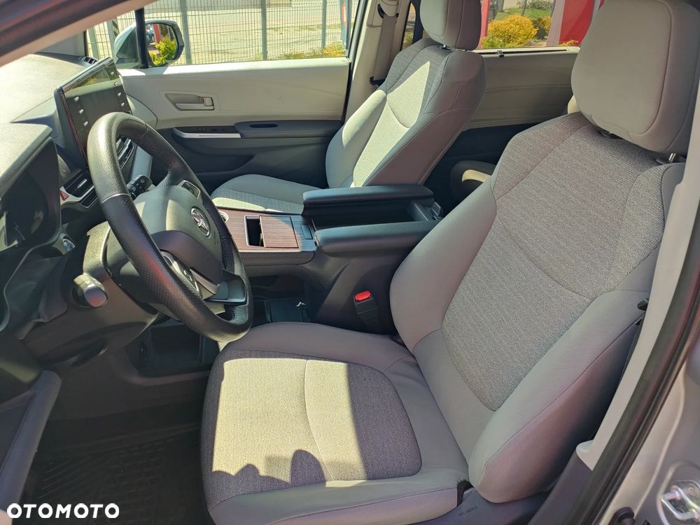 Toyota Sienna - 27