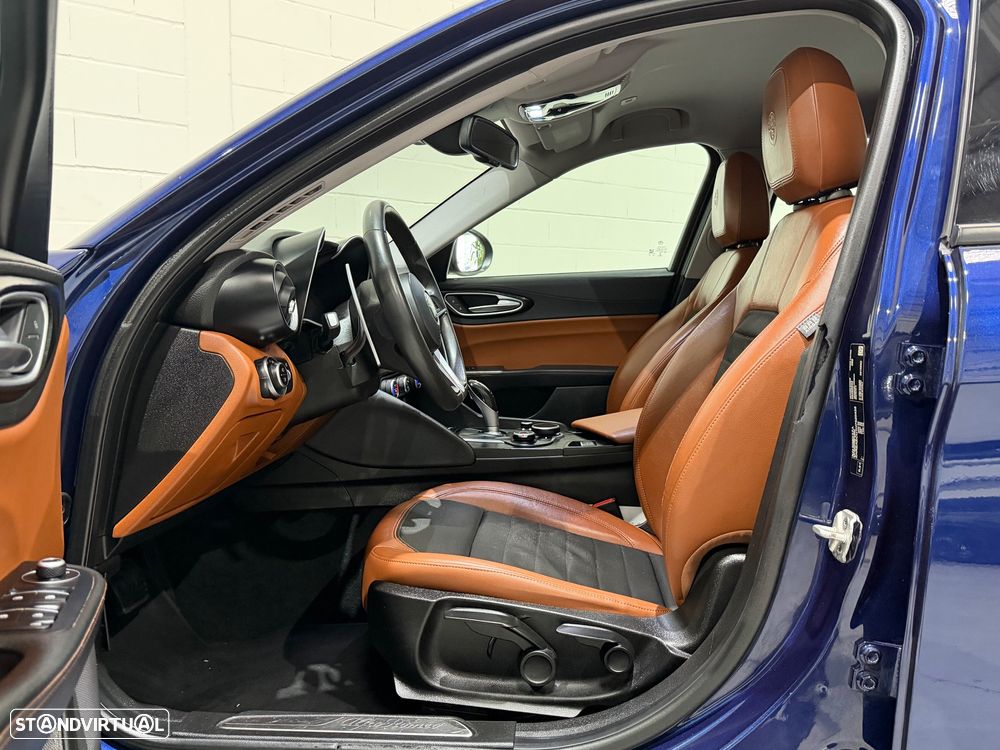 Alfa Romeo Giulia 2.2 D AT8 - 18