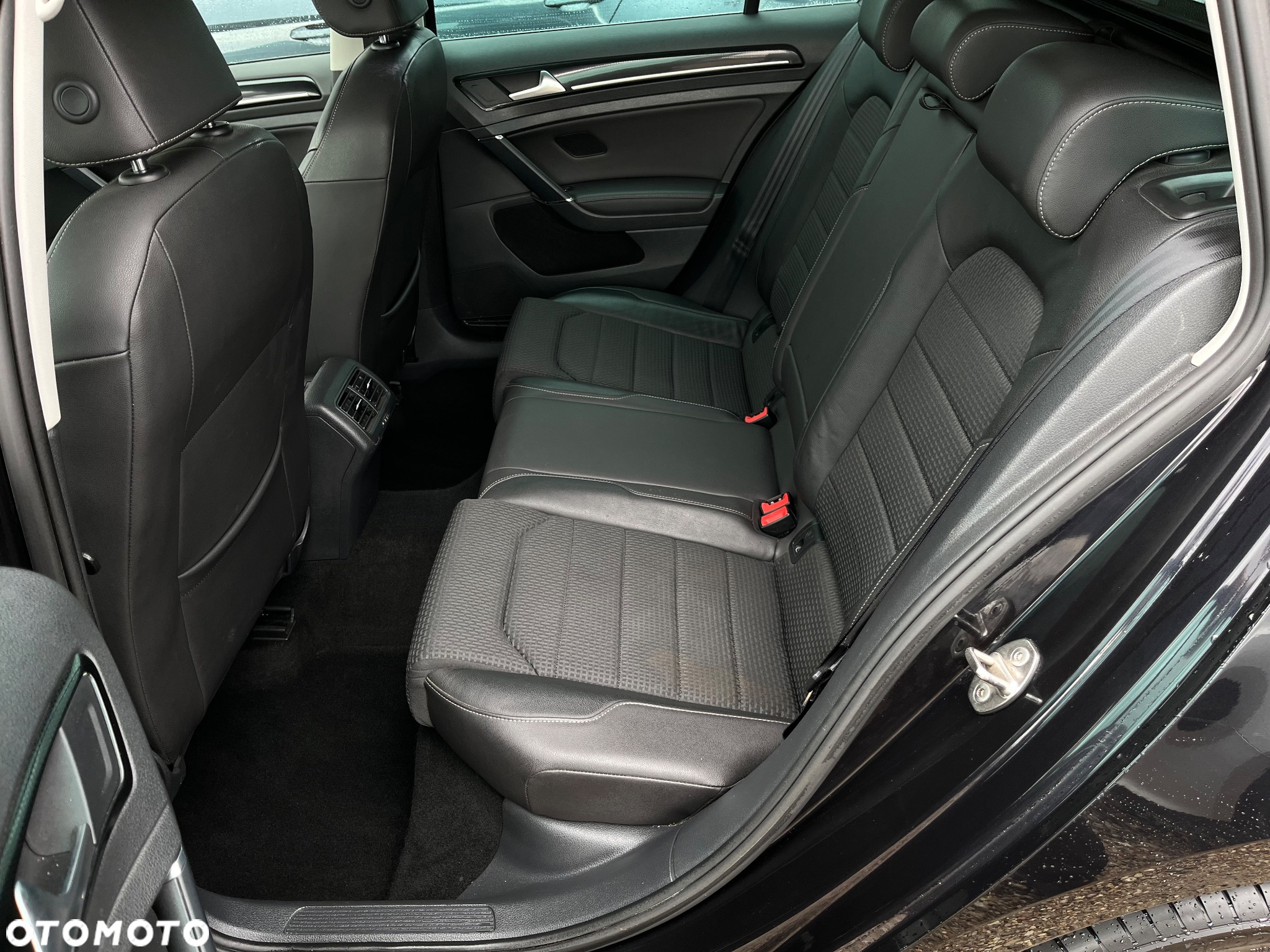 Volkswagen Golf 2.0 BlueTDI DSG Highline - 23