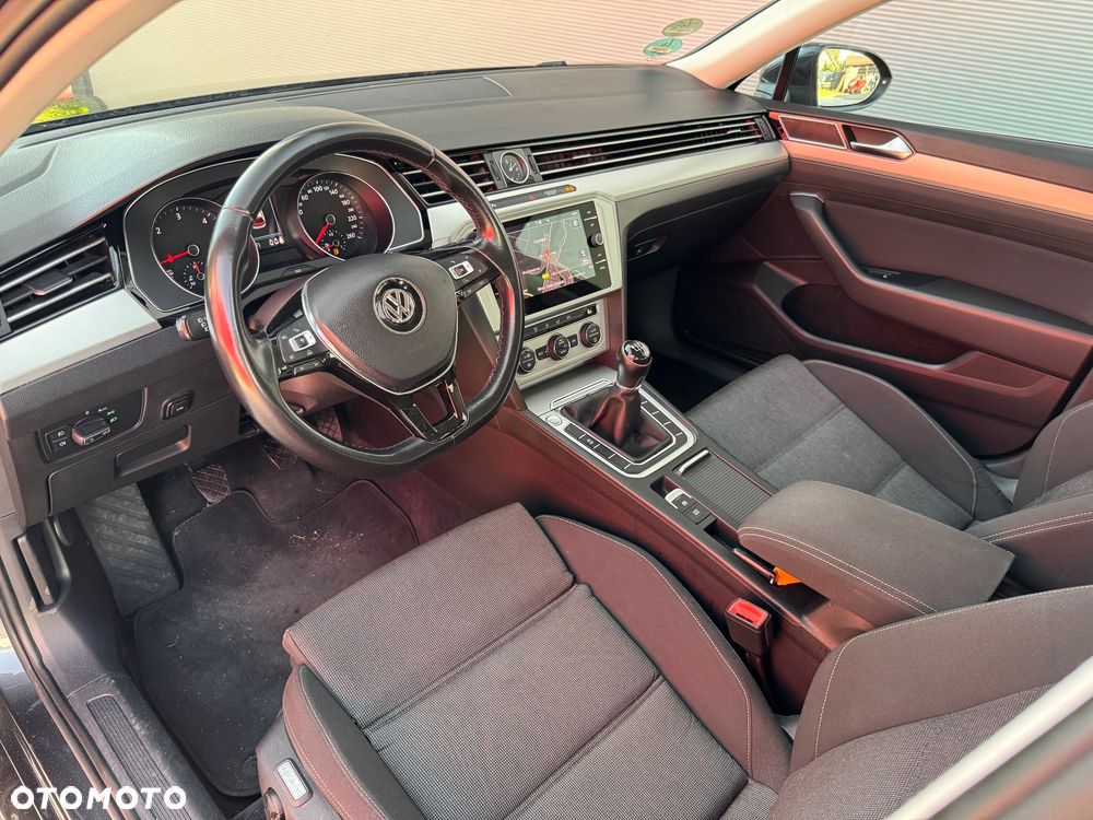 Volkswagen Passat 2.0 TDI (BlueMotion Technology) Comfortline - 28