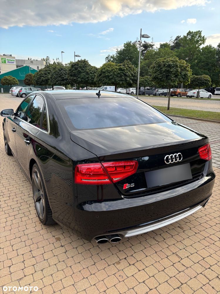 Audi S8 - 12