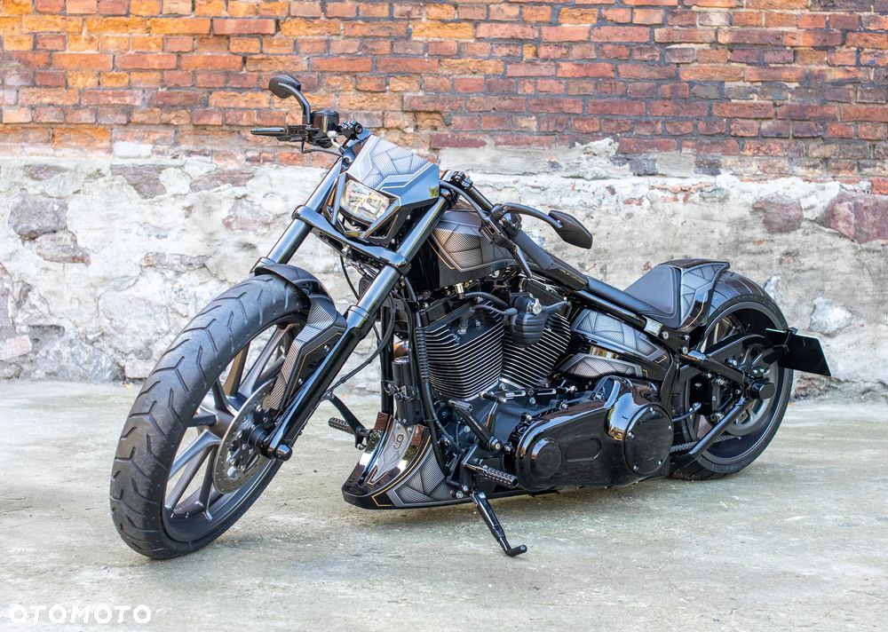 Harley-Davidson Softail Breakout - 11