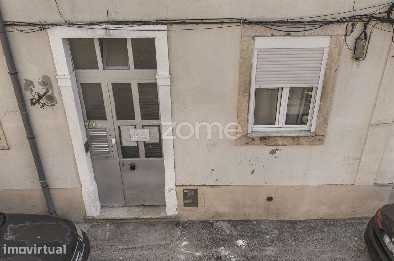 Apartamento T2 para recuperar - próximo estação Alcântara-Terra - Grande imagem: 4/8