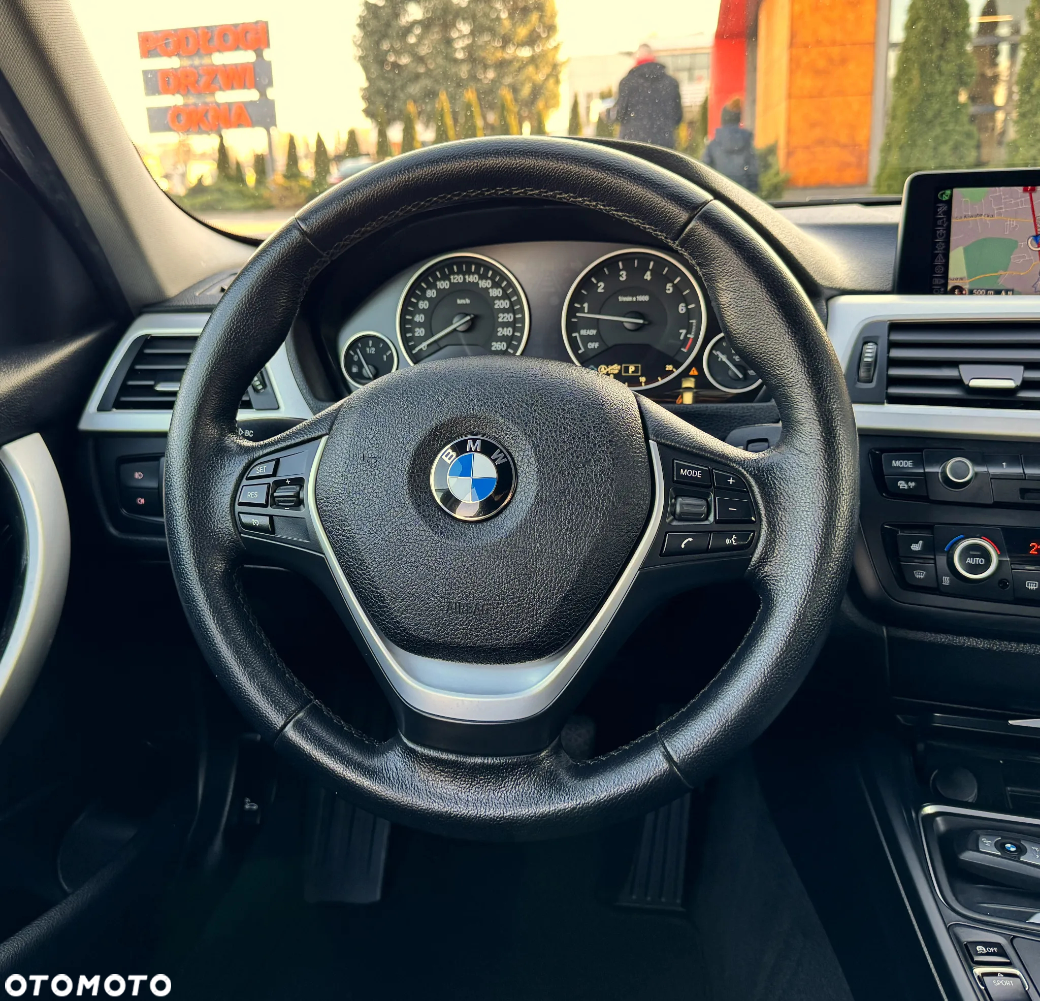 BMW Seria 3 320i Touring xDrive - 32