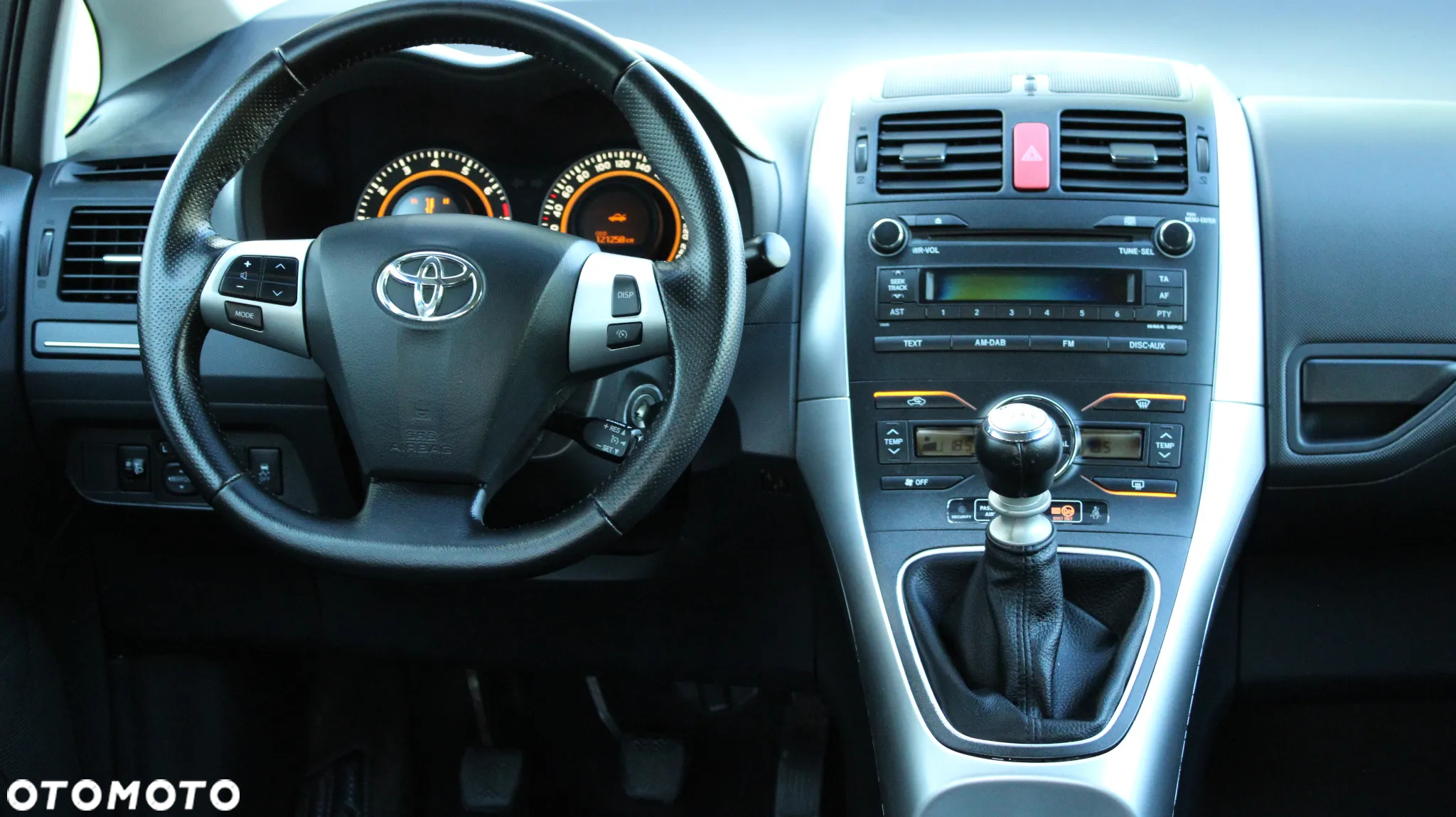 Toyota Auris 1.6 Premium - 34