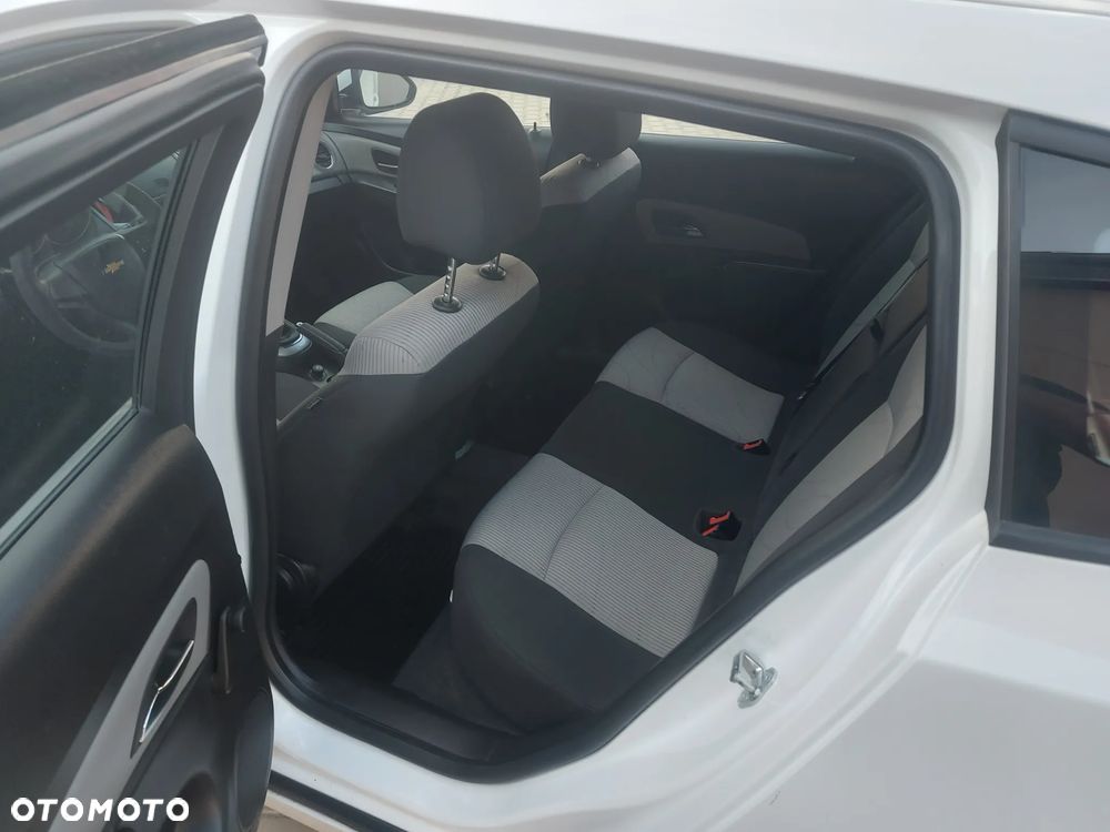 Chevrolet Cruze 1.6 LS - 8