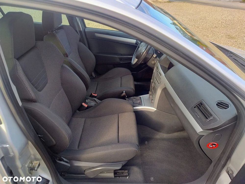 Opel Astra 1.6 Turbo Sport - 11