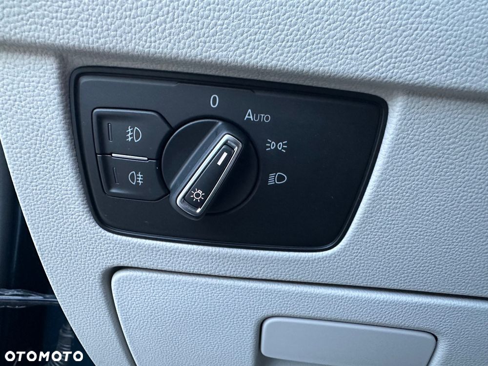 Volkswagen Passat Variant 2.0 TDI SCR DSG Elegance - 32