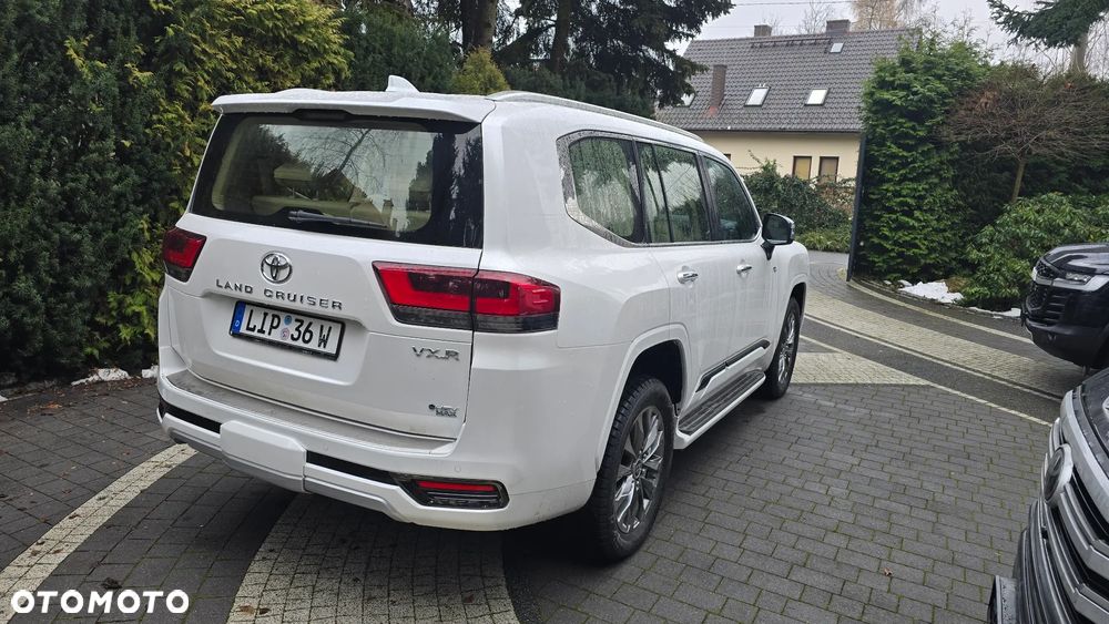 Toyota Land Cruiser - 20