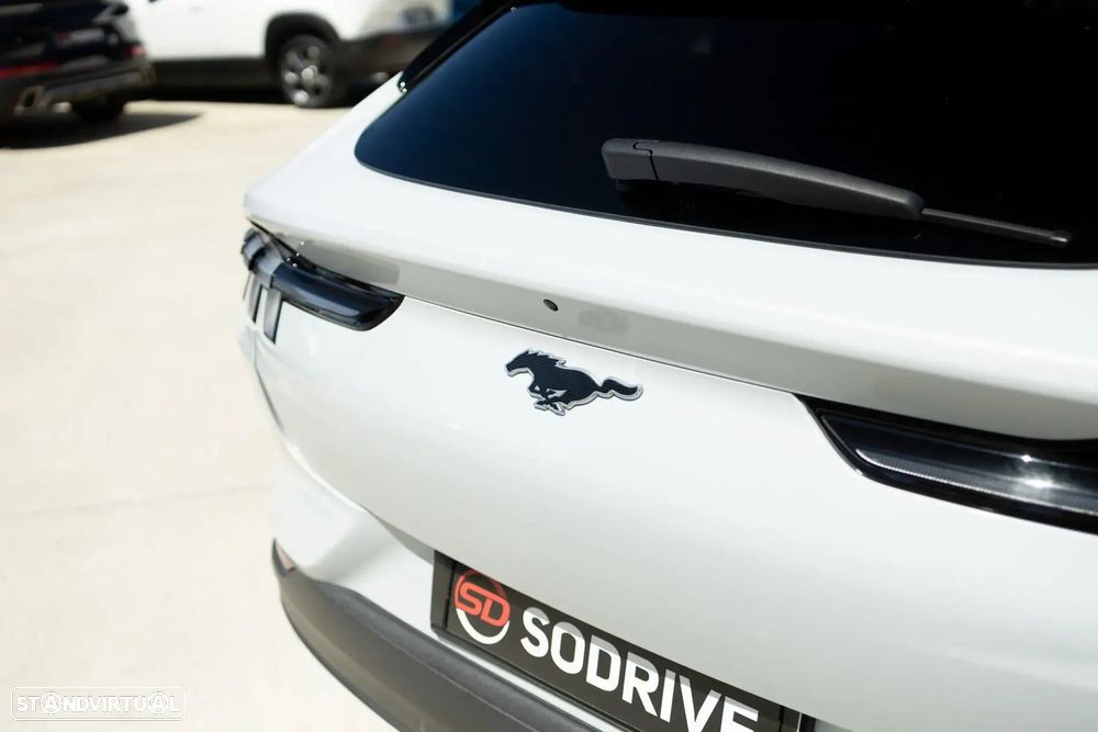 Ford Mustang Mach-E 75.7 kWh Premium AWD - 33