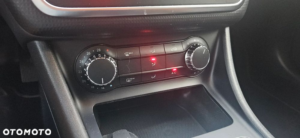 Mercedes-Benz Klasa A 180 (BlueEFFICIENCY) AMG Sport - 35