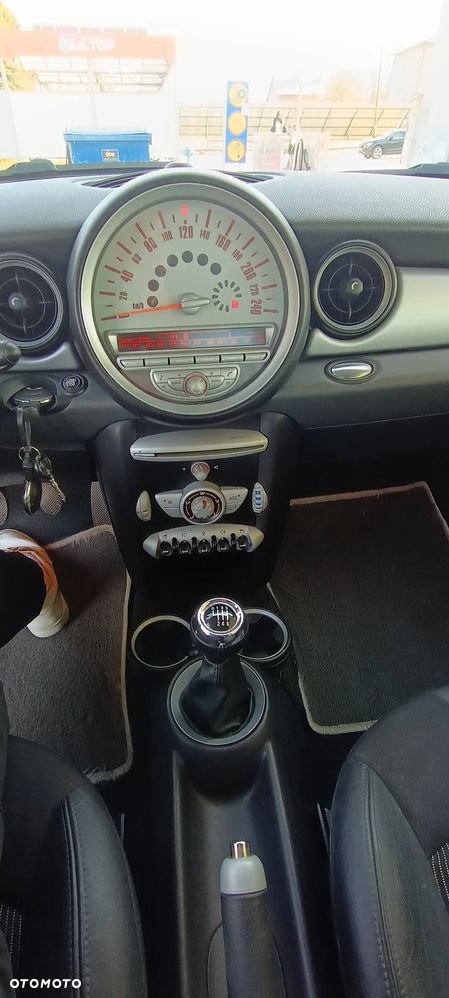 MINI Cooper Standard - 25