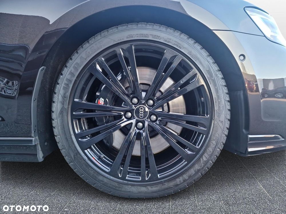 Audi S8 - 30