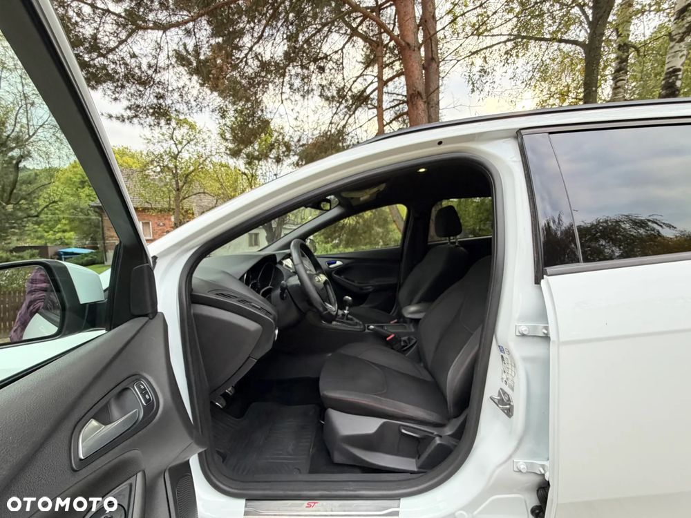 Ford Focus 1.5 EcoBoost ST-Line - 14