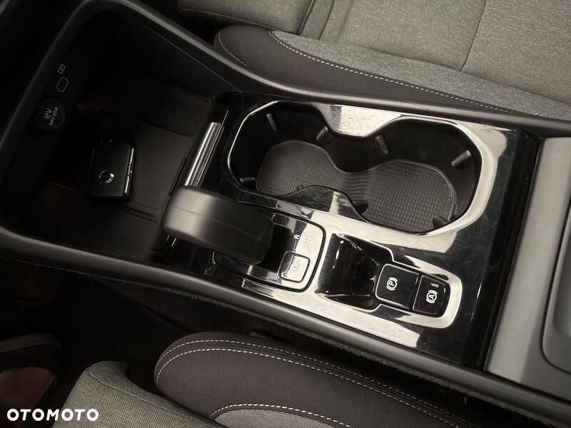 Volvo XC 40 B3 Plus Dark - 17