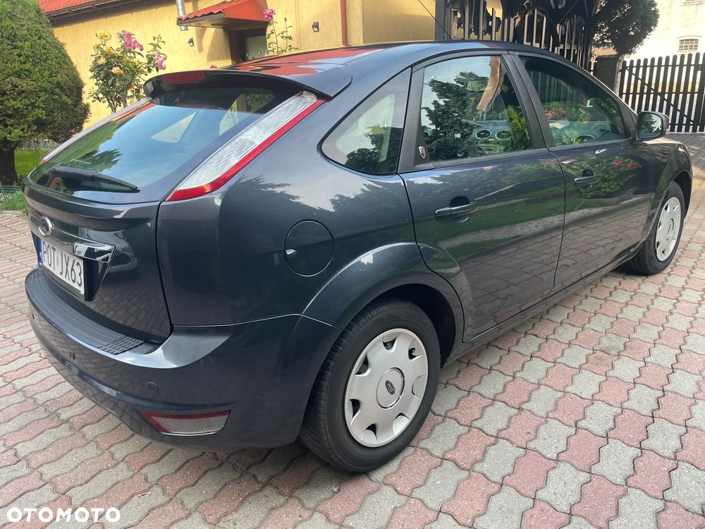 Ford Focus Ghia - 3
