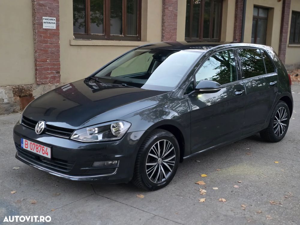 Volkswagen Golf - 1