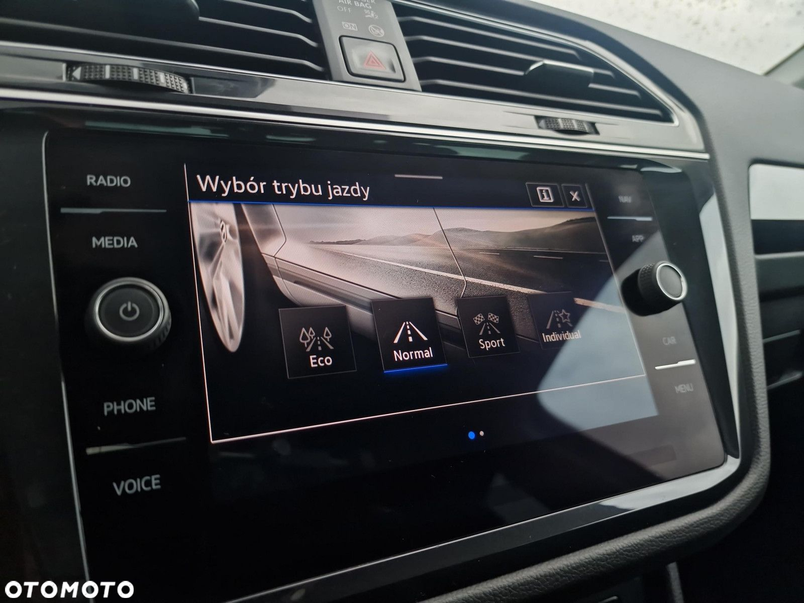 Volkswagen Tiguan 2.0 TSI 4Mot Elegance DSG - 35