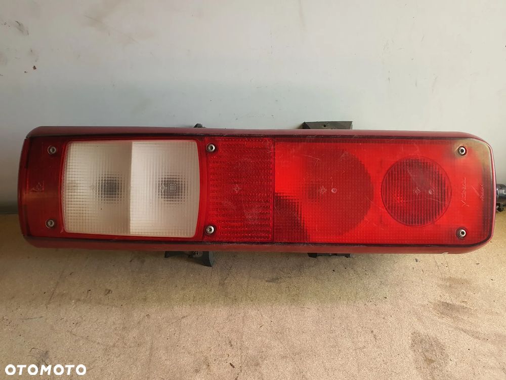 LAMPA TYLNA MERCEDES VOLVO RENAULT DAF - 12