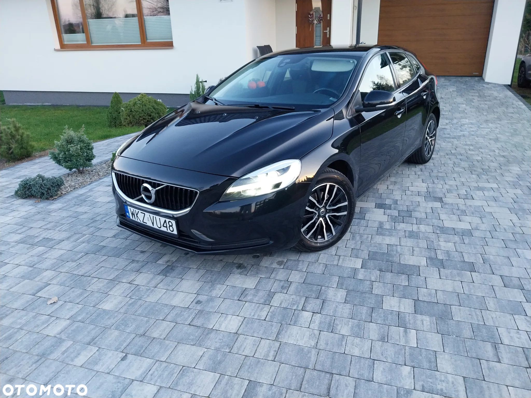 Volvo V40 D2 Drive-E Dynamic Edition - 1