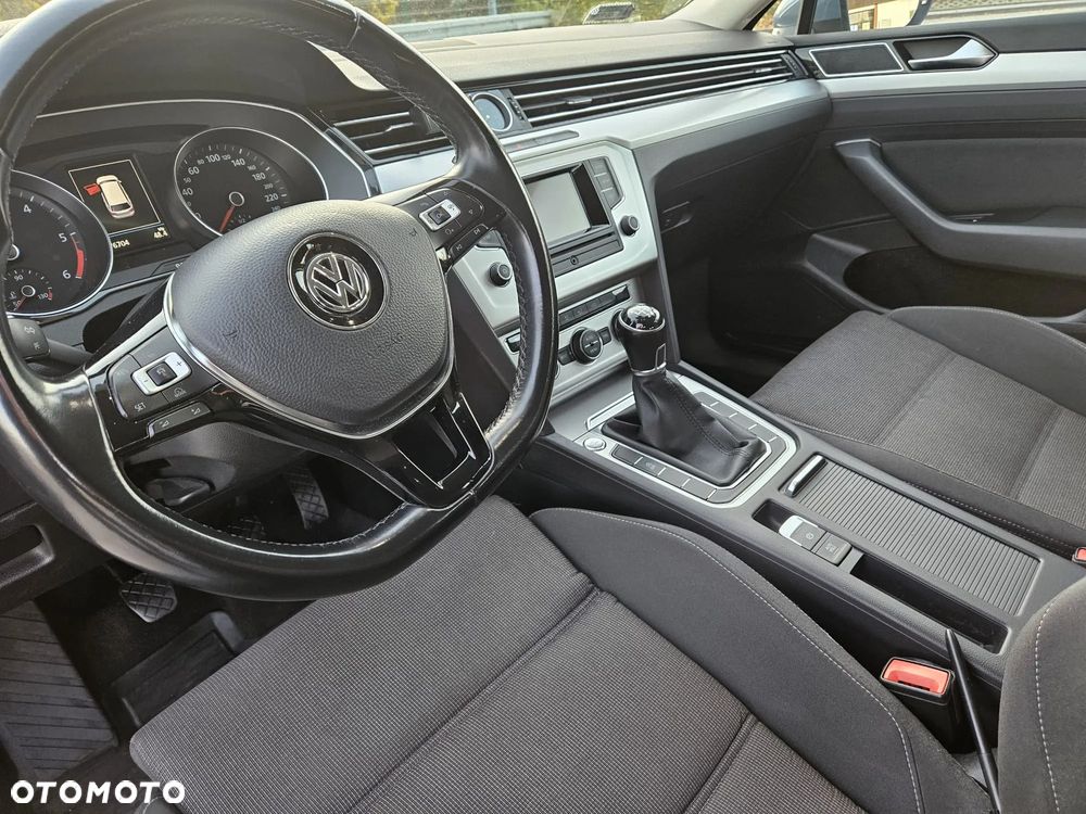 Volkswagen Passat 2.0 TDI SCR Comfortline - 13